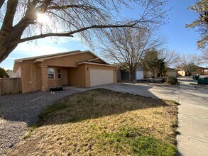 3012 Winston Meadows Dr NE in Rio Rancho, NM - Building Photo - Building Photo