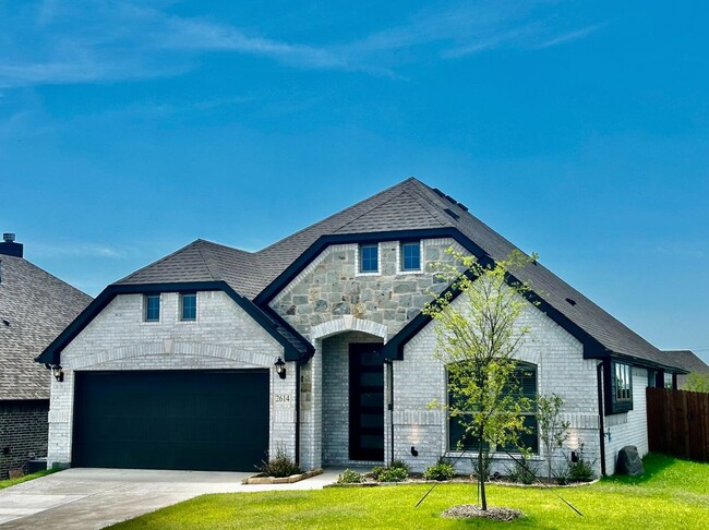 property at 2614 W Argyle Ln