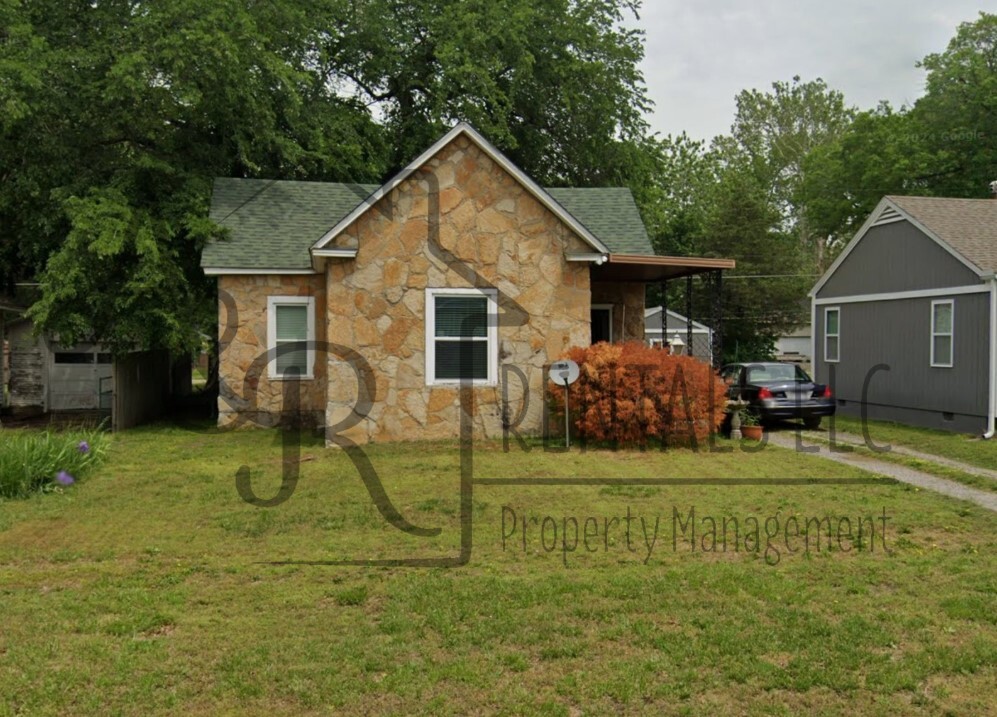 608 W Forest St in Pittsburg, KS - Building Photo