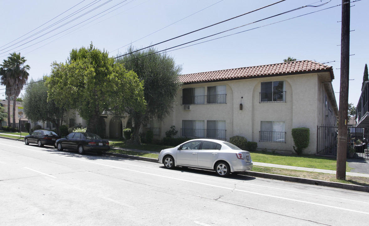 Valle Vista Apartments in North Hollywood, CA - Building Photo