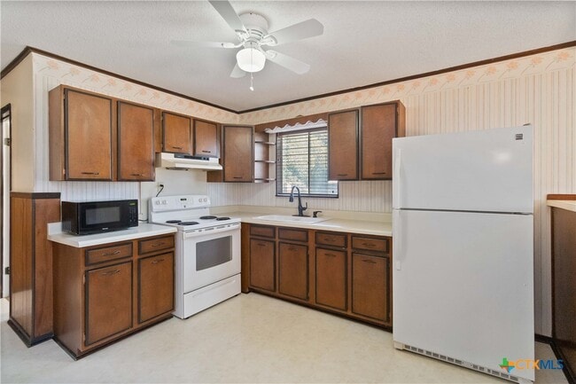 property at 2676 Woodcrest Dr