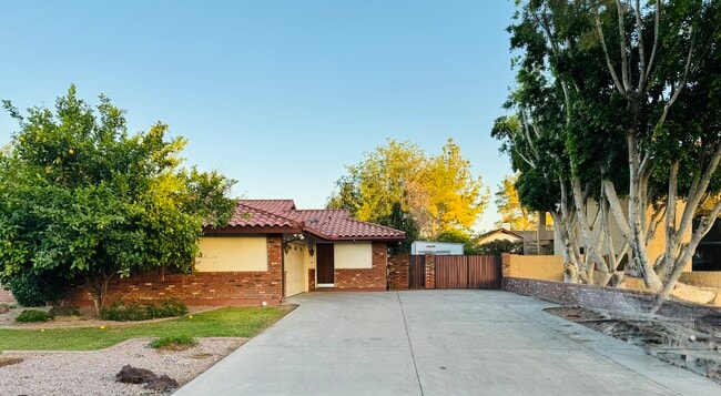 3143 E Fox St in Mesa, AZ - Building Photo - Building Photo