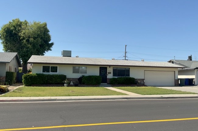 property at 123 W Burlwood Ln