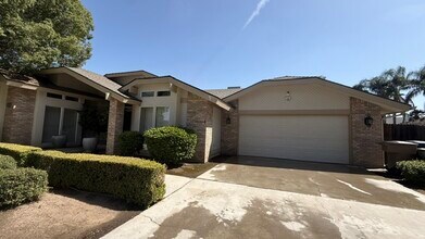 9404 High Oak Dr in Bakersfield, CA - Foto de edificio - Building Photo