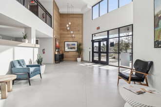 Vista Woods Senior in Pinole, CA - Foto de edificio - Building Photo