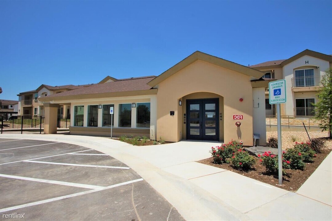 1202 W Whitestone Blvd Photo