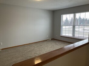 1442 Oriole Dr in Hartford, WI - Building Photo - Building Photo