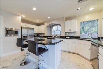 10852 Fishers Island St in Las Vegas, NV - Building Photo - Building Photo