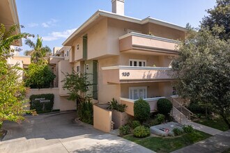 120-130 N Mentor Ave in Pasadena, CA - Building Photo - Building Photo