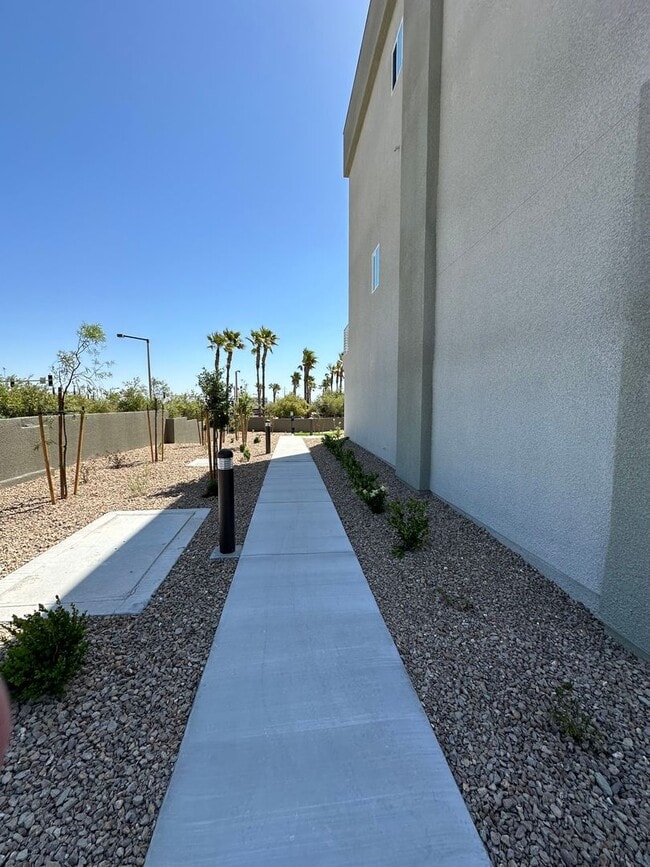 1106 Prospering Creek St in Las Vegas, NV - Building Photo - Building Photo