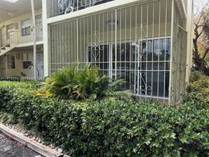 520 NE 38th St in Miami, FL - Building Photo - Building Photo