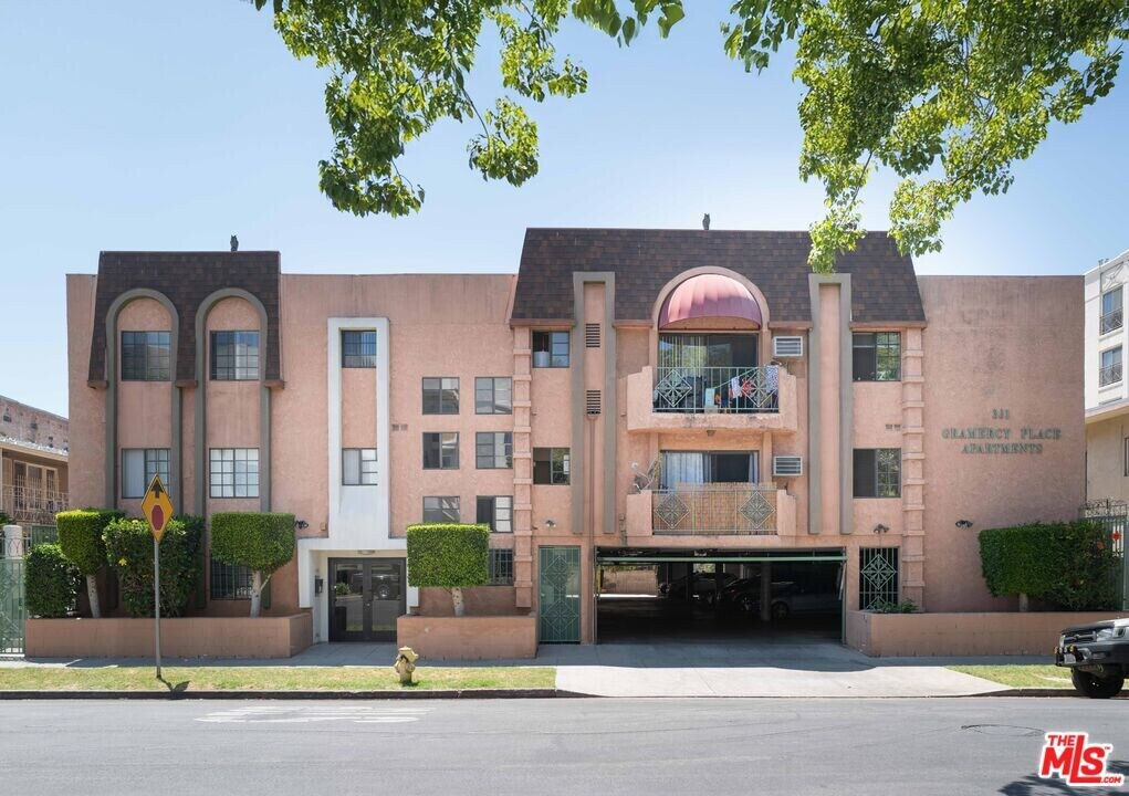 331 S Gramercy Pl in Los Angeles, CA - Building Photo