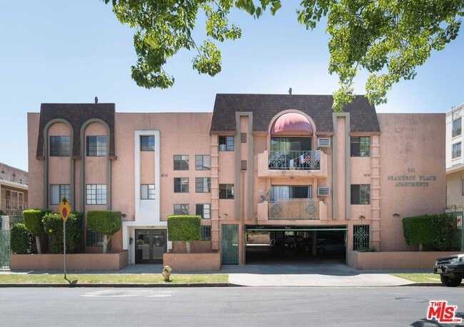 property at 331 S Gramercy Pl