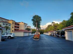 4510 Botanical Place Cir, Unit 104 in Naples, FL - Foto de edificio - Building Photo