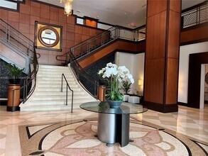 610 W Las Olas Blvd in Fort Lauderdale, FL - Foto de edificio - Building Photo