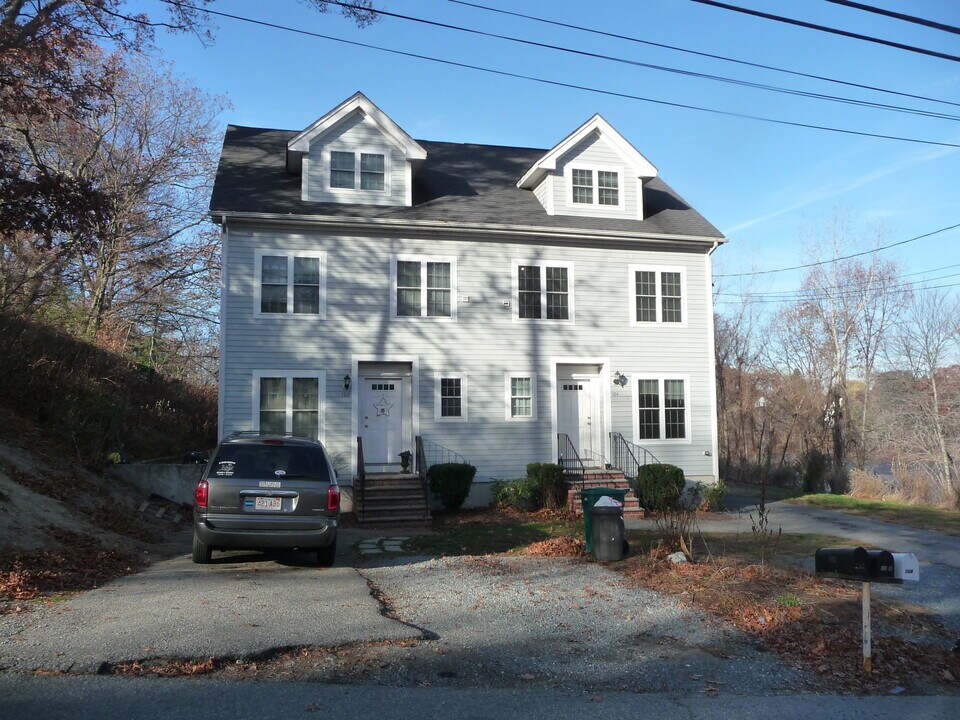 104 Pond St, Unit 104 in Attleboro, MA - Building Photo