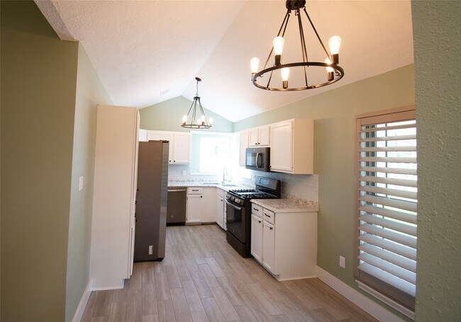 518 S Masonic St in Bellville, TX - Building Photo - Building Photo