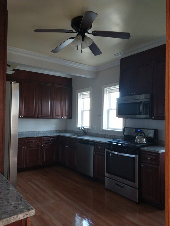 3927 Kirk St, Unit 2 in Skokie, IL - Building Photo - Building Photo