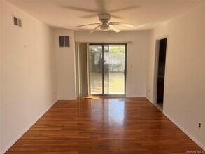 53 Kirkwood Rd in Port Washington, NY - Building Photo - Building Photo