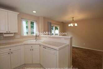 20674 SW Nantucket Ln in Beaverton, OR - Building Photo - Building Photo