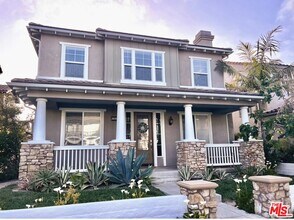 1353 Caspian Way in Oxnard, CA - Building Photo - Building Photo