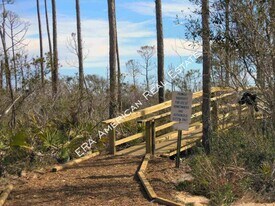 2080 Biscayne Blvd in Navarre, FL - Building Photo