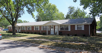 398 E Blossom Hill Rd in Dayton, OH - Building Photo