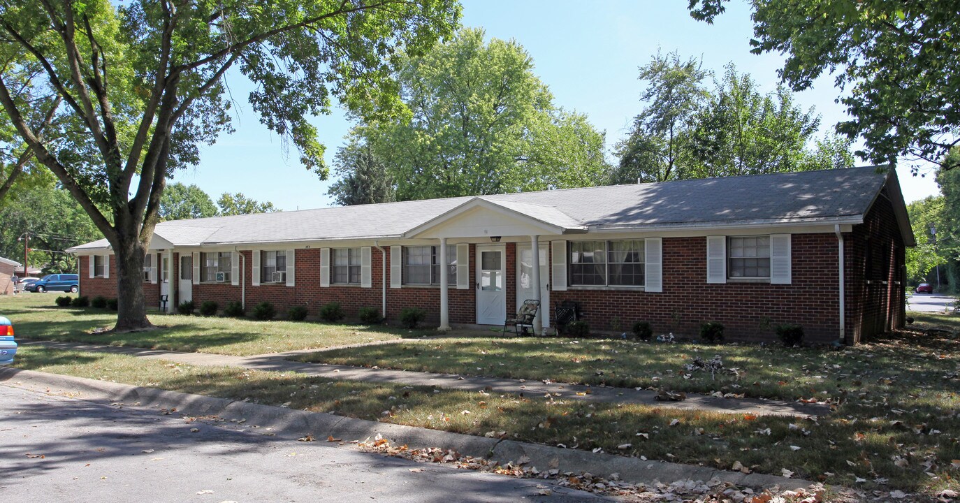 398 E Blossom Hill Rd in Dayton, OH - Building Photo