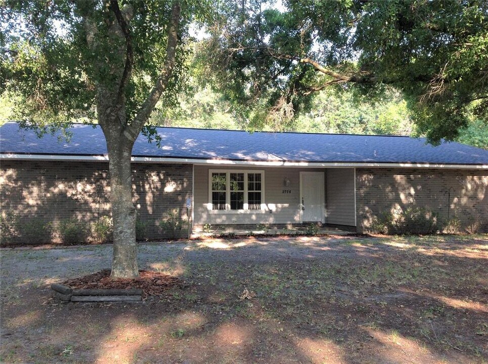 5914 Whispering Pines Rd in Lakeland, FL - Building Photo