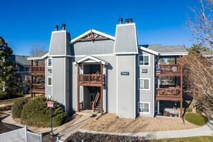 Victoria Crossing II in Aurora, CO - Building Photo