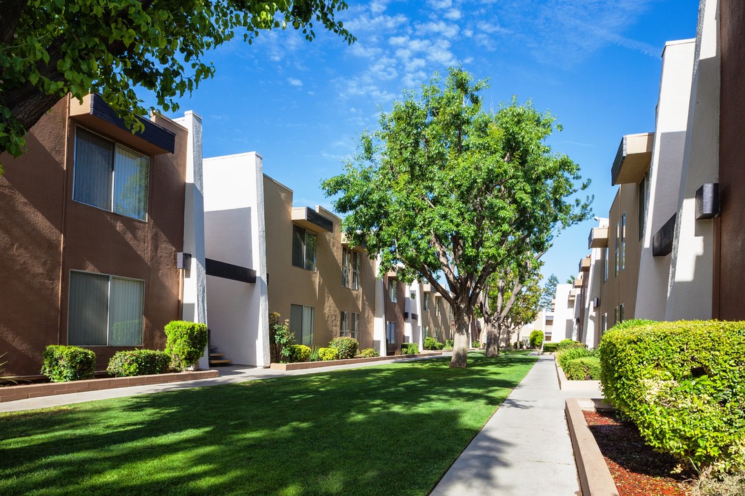 Serena Vista Apartments LLC in Bakersfield, CA - Foto de edificio