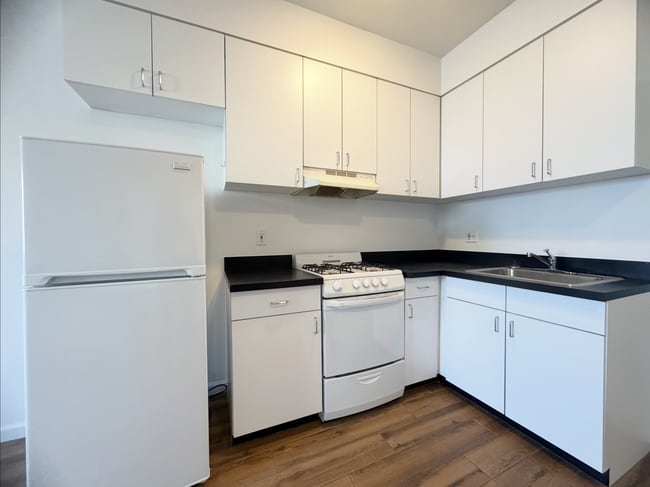 1829 26th Ave, Unit 3 in Astoria, NY - Building Photo - Building Photo