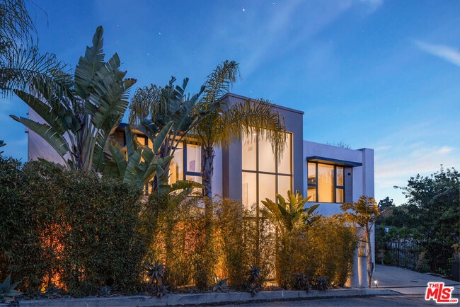 1172 Linda Flora Dr in Los Angeles, CA - Building Photo - Building Photo