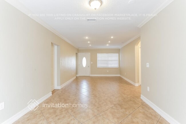 350 E 58th St in Hialeah, FL - Foto de edificio - Building Photo