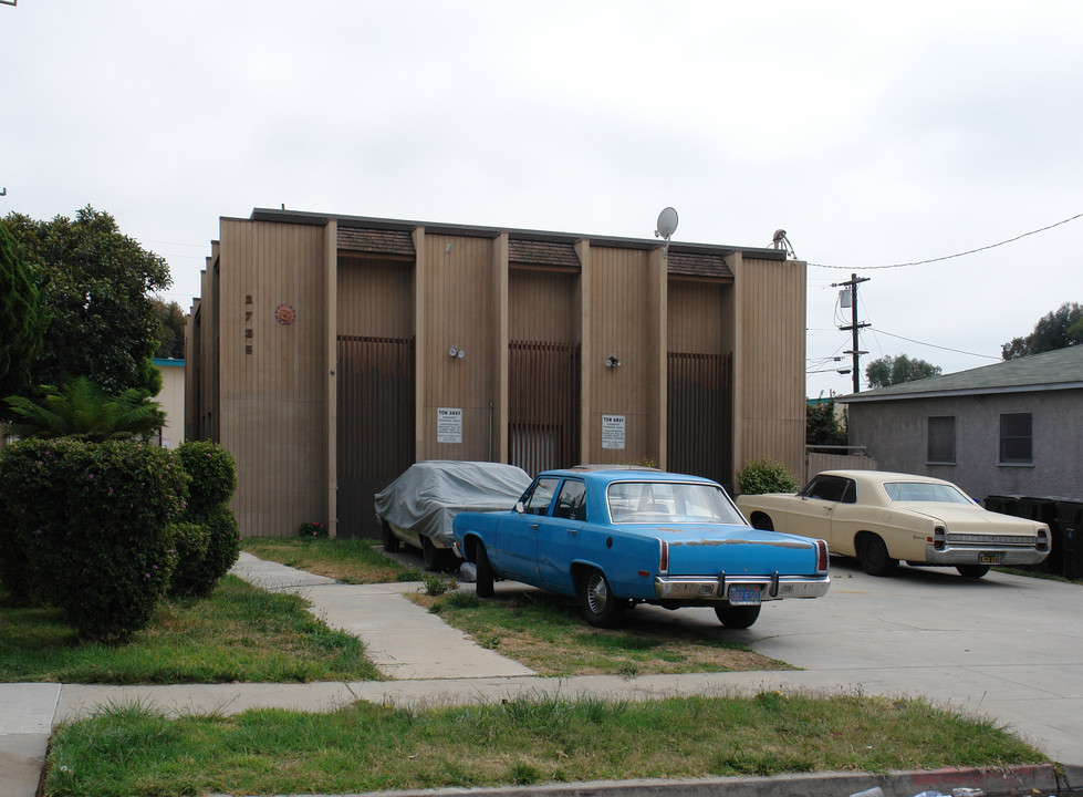 2735 Hornblend St in San Diego, CA - Building Photo