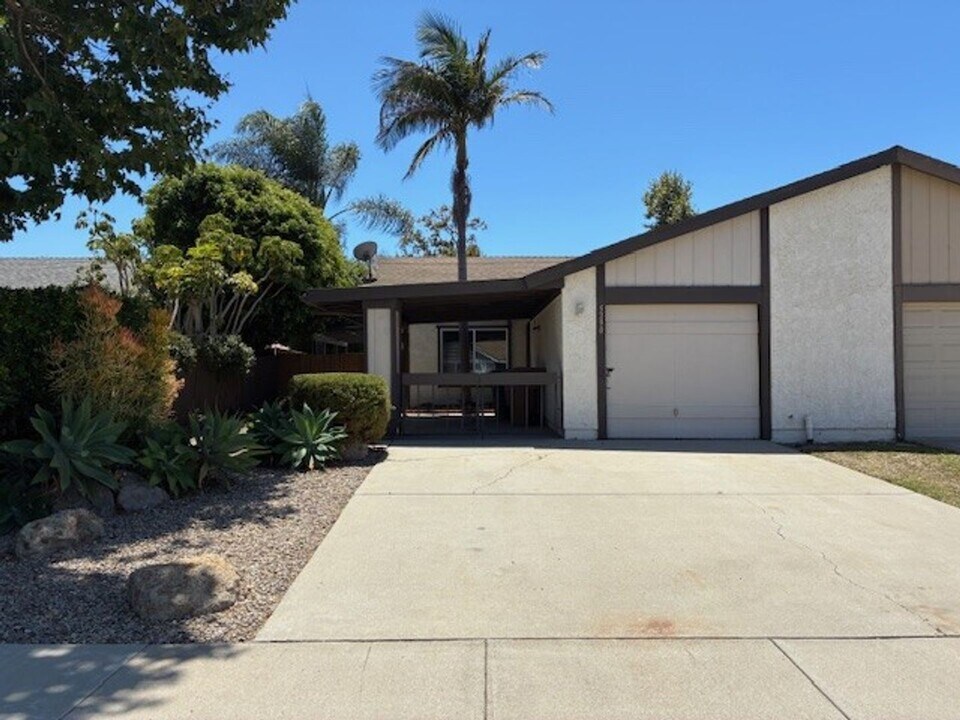 5290 Hidalgo St in Camarillo, CA - Building Photo