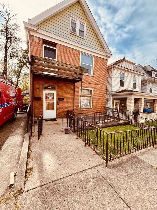 1285 Clairhaven St in Pittsburgh, PA - Building Photo - Building Photo
