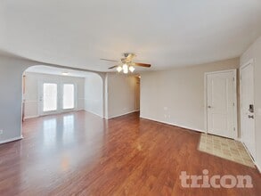 1621 Robert Rd in Columbia, TN - Foto de edificio - Building Photo