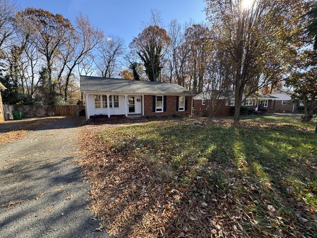 1115 Grovewood Dr in Charlotte, NC - Building Photo - Building Photo