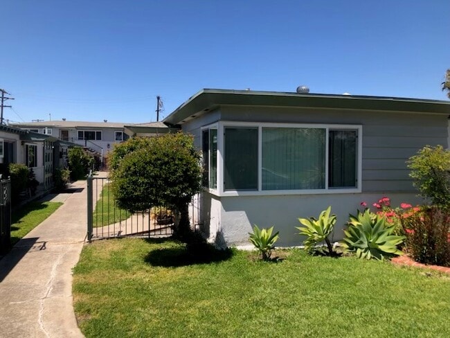 4528 35th St, Unit 4528