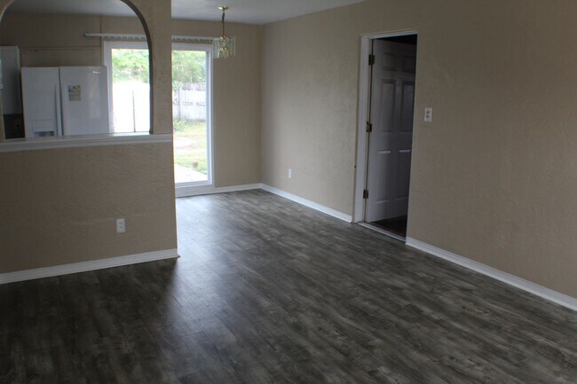 834 Lewis Dr in Daytona Beach, FL - Building Photo - Building Photo