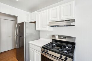 Venoy Pines Apartments in Westland, MI - Building Photo