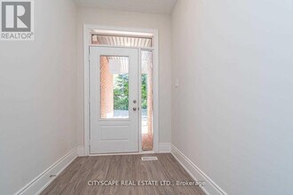 563 Wedgewood Dr in Burlington, ON - Building Photo - Building Photo
