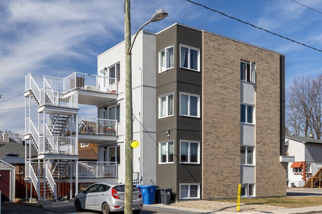 5 Chauveau St in Gatineau, QC - Building Photo - Building Photo