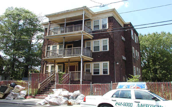 92 Ellington St in Boston, MA - Building Photo