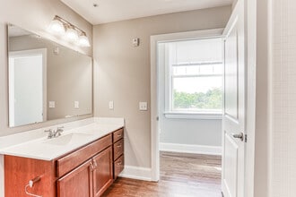 Abigail Senior in Lansing, MI - Foto de edificio - Building Photo