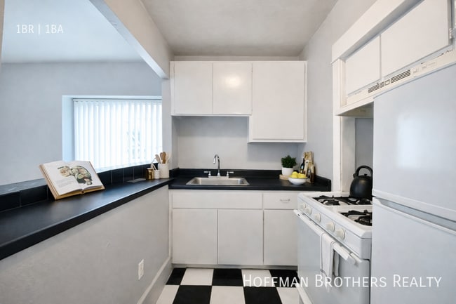 1128 Raymond Ave, Unit 5 in Long Beach, CA - Building Photo - Building Photo