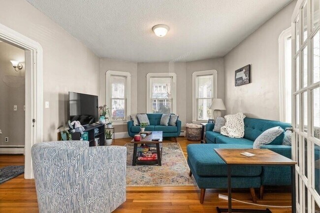 155 Spruce St, Unit 1 in Watertown, MA - Building Photo - Building Photo