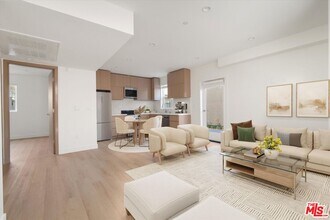 15211 1/2 Morrison St in Los Angeles, CA - Building Photo - Building Photo