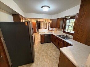 23095 Beck Rd in Novi, MI - Building Photo - Building Photo